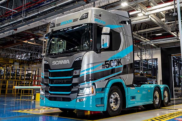 Scania atinge marca de meio milhão de caminhões produzidos no Brasil